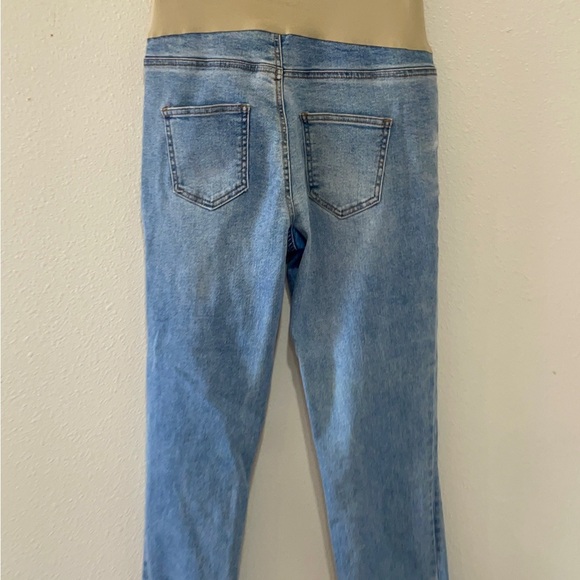 Time and Tru High Rise Light Blue Maternity Jeans - Picture 12 of 13